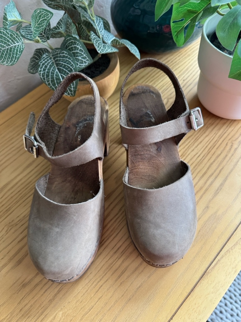 Women's Lotta’s size 38 Taupe Leather Clog Sandals with Ankle Strap - Picture 4 of 9